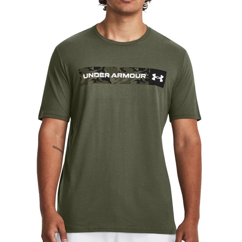 REMERA TRAINING HOMBRE UNDER ARMOUR CAMO CHEST STRIPE - rossettiar