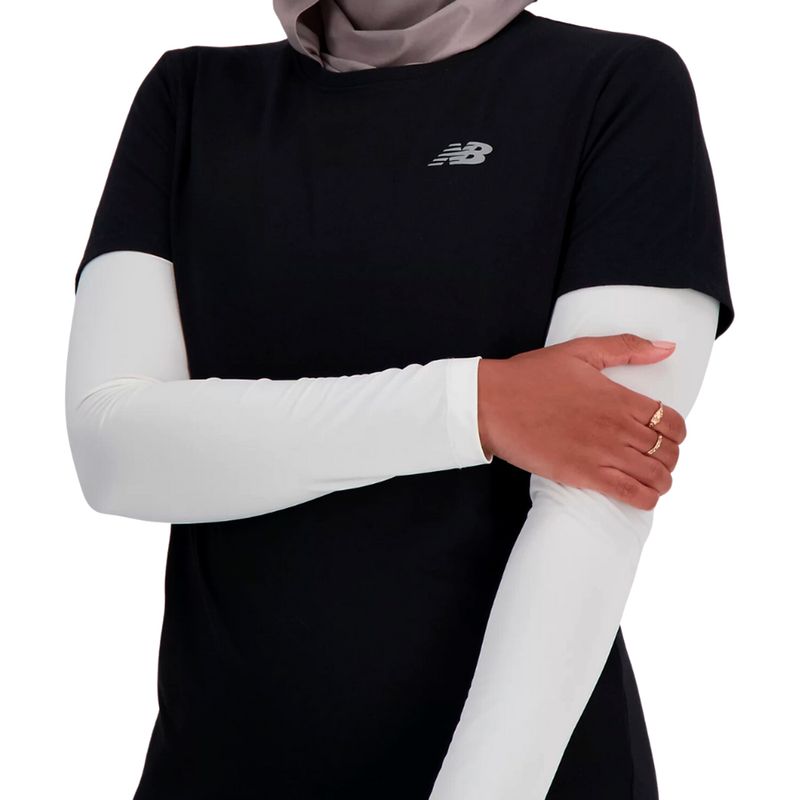 REMERA-TRAINING-MUJER-NEW-BALANCE-ESSENTIALS-HEATHER-TECH
