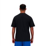 REMERA-URBANA-HOMBRE-NEW-BALANCE-AD-RELAXED