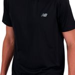 REMERA-TRAINING-HOMBRE-NEW-BALANCE--SPORT-ESSENTIALS-BK