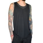 MUSCULOSA-BASQUET-HOMBRE-QALZO-COMBINADA