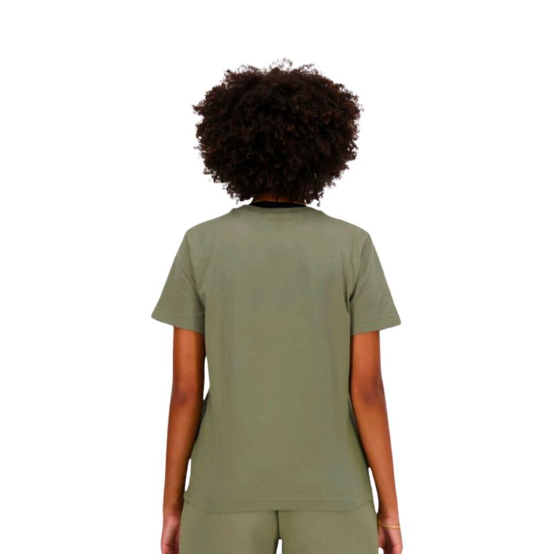 REMERA-URBANA-MUJER-NEW-BALANCE-SLOGAN-GRAPHIC
