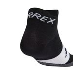 MEDIAS-RUNNING-HOMBRE-ADIDAS-TERREX-HEAT-RDY