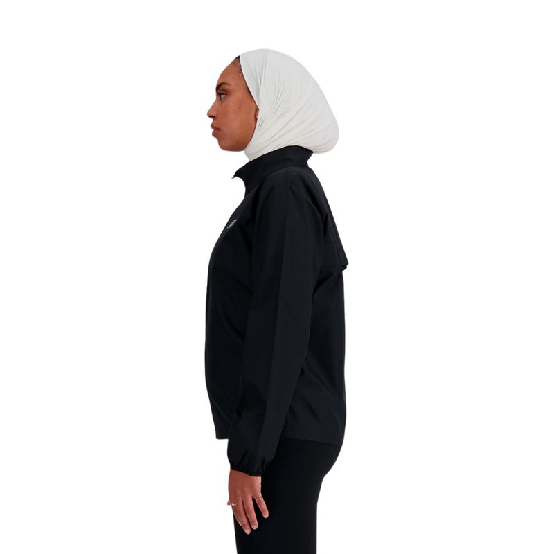 CAMPERA-TRAINING-MUJER-NEW-BALANCE-SPORT-ESSENTIALS