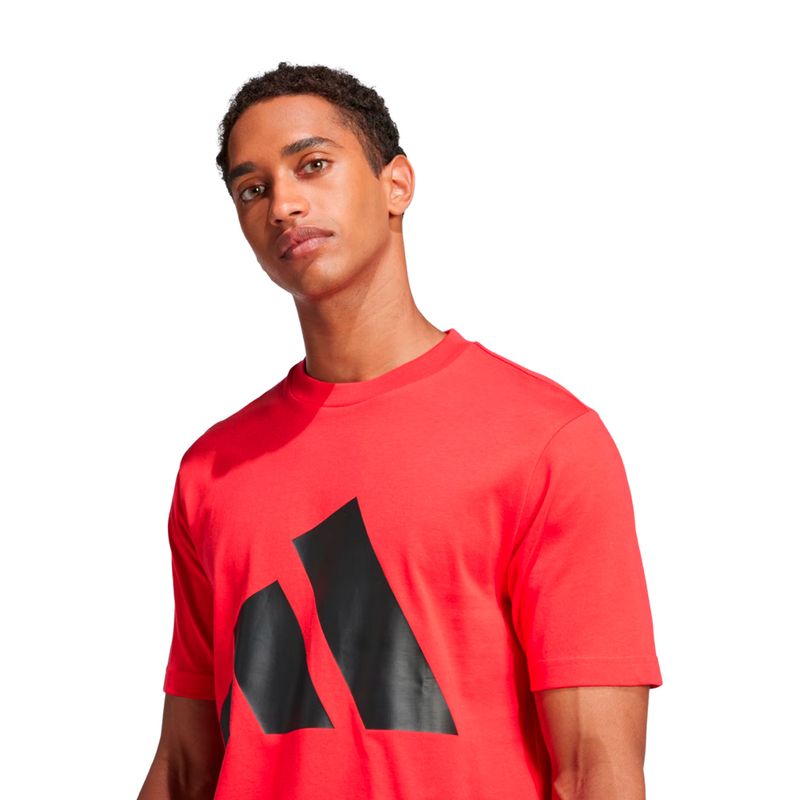 REMERA-URBANA-HOMBRE-ADIDAS-ESSENTIALS-LOGO-GRANDE
