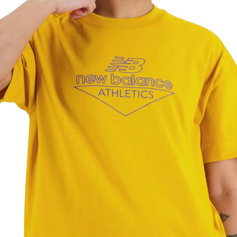 REMERA-URBANA-MUJER-NEW-BALANCE-ATHLETICS-COTTON