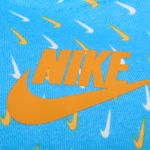 BUZO-URBANO-NIÑA-NIKE-SPORTSWEAR-AOP
