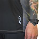 MUSCULOSA-TRAINING-HOMBRE-QALZO-VECTOR