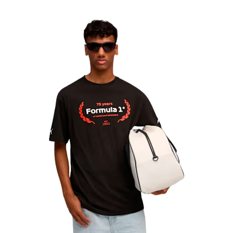 REMERA-URBANA-HOMBRE-PUMA-F1-ESSENTIALS-GRAPHIC