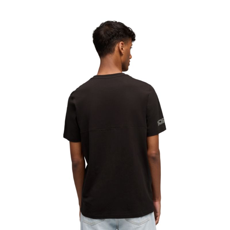 REMERA-URBANA-HOMBRE-PUMA-F1-ESSENTIALS-GRAPHIC