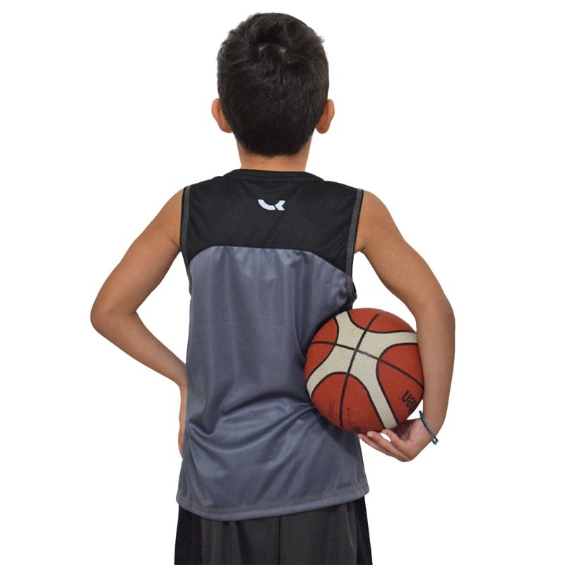MUSCULOSA-TRAINING-NIÑO-QALZO-VECTOR