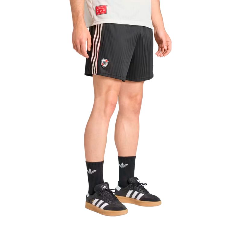 SHORT-URBANO-HOMBRE-ADIDAS-RIVER-PLATE-ICONS-TERRACE